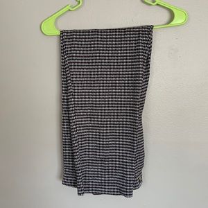 black red white plaid type pattern/